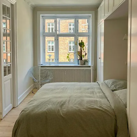 Classic Flat Near Frederiksberg Gardens شقة
